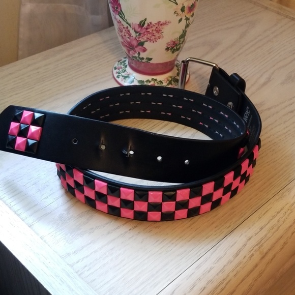 hot topic checkered belt